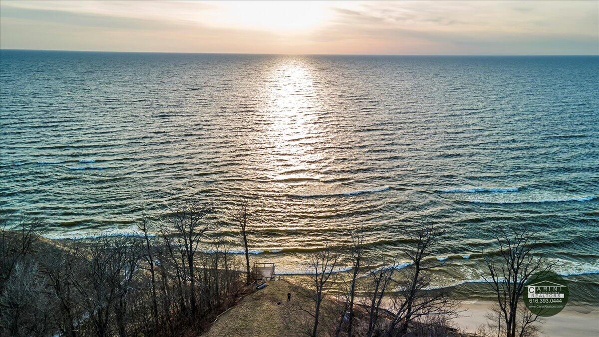 6467 Lakeshore Drive