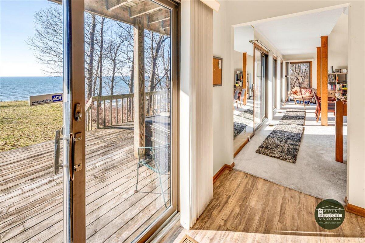 6467 Lakeshore Drive