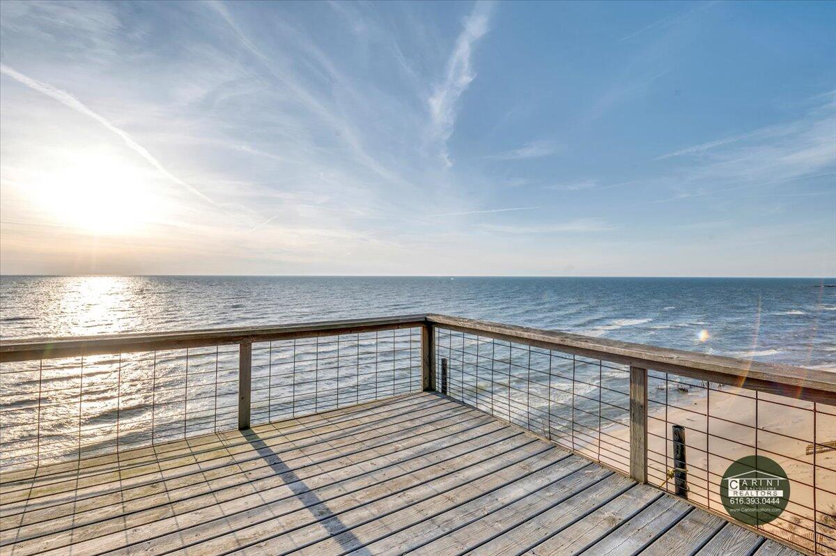 6467 Lakeshore Drive