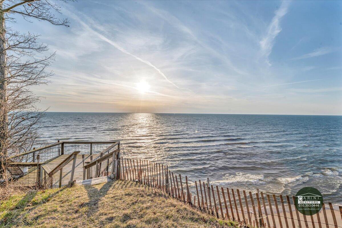 6467 Lakeshore Drive