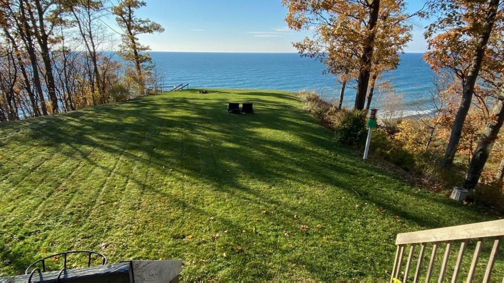6467 Lakeshore Drive