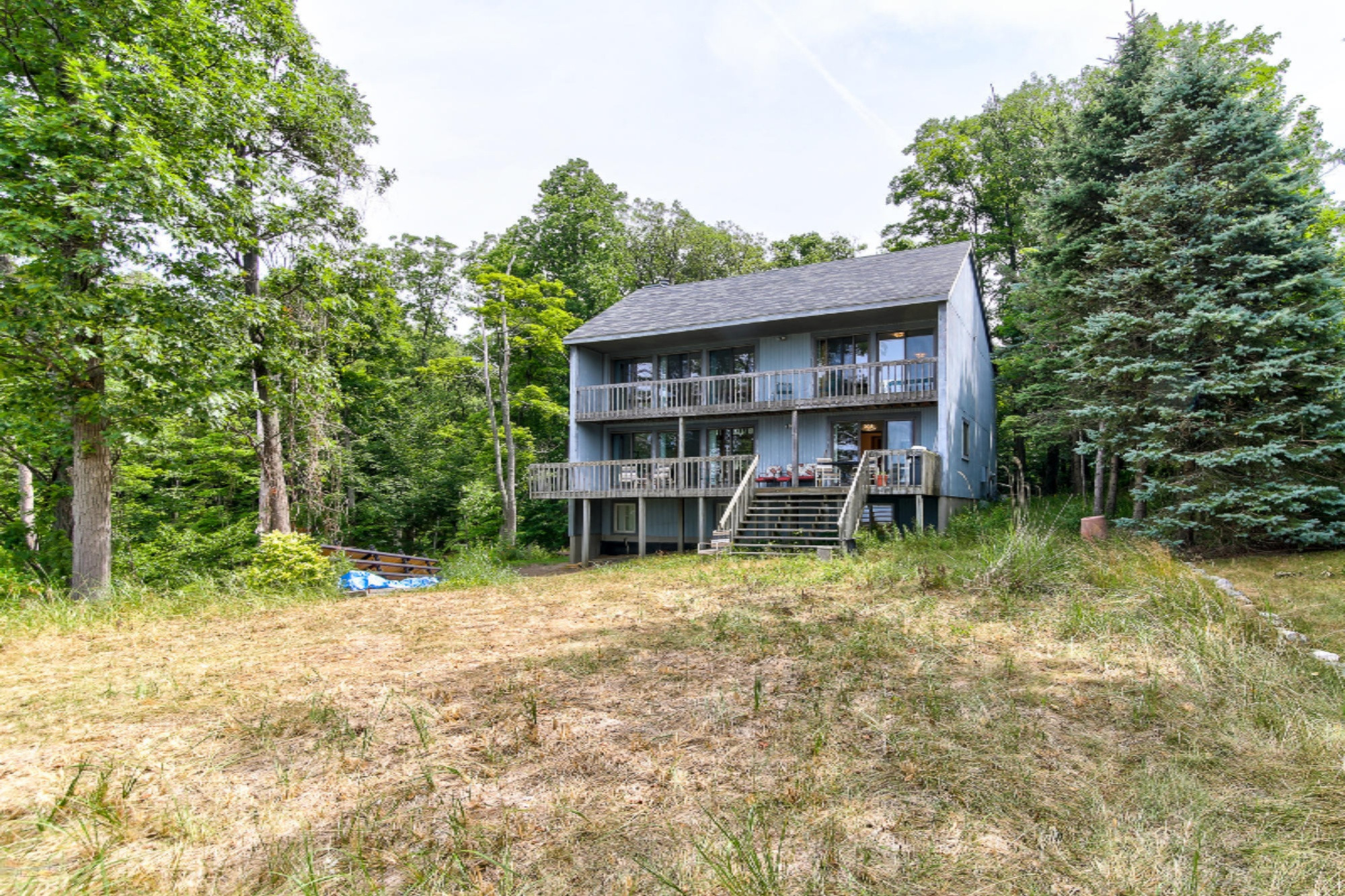 6467 Lakeshore Drive