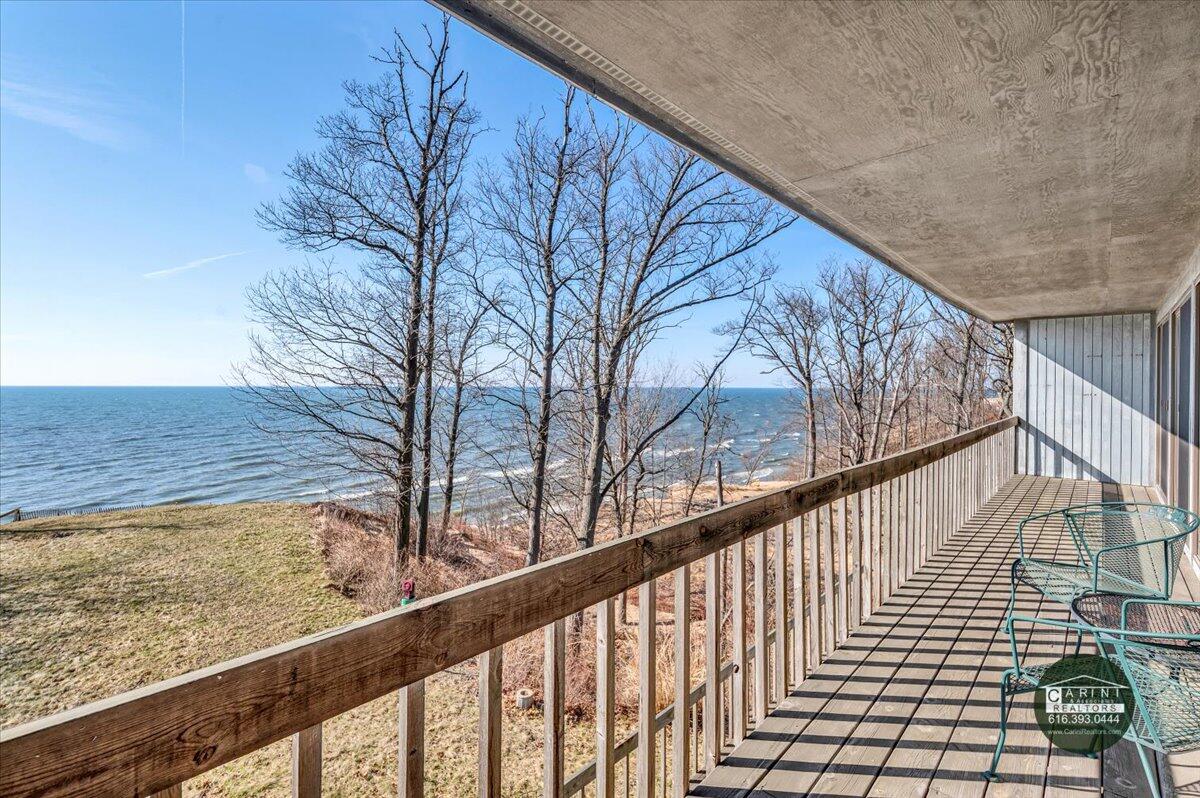 6467 Lakeshore Drive