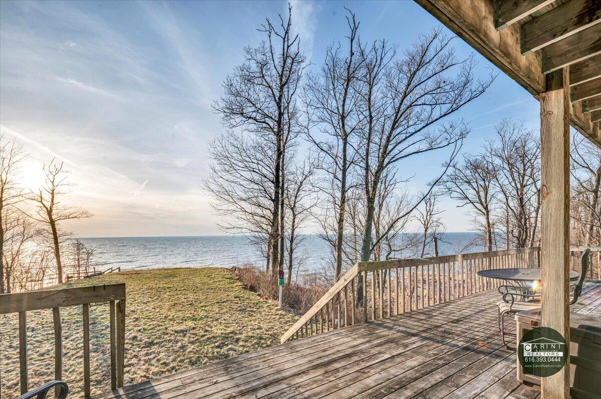 6467 Lakeshore Drive
