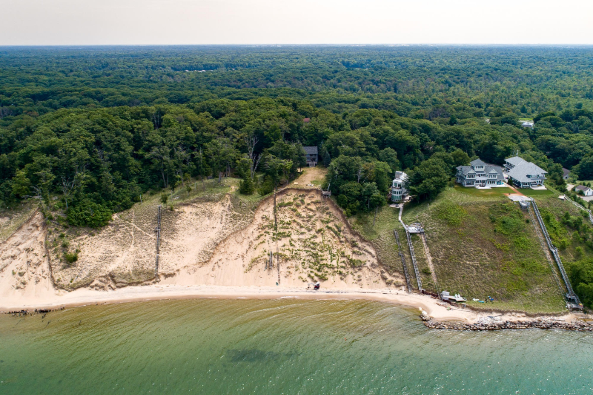 6467 Lakeshore Drive
