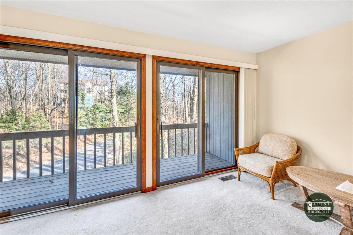 6467 Lakeshore Drive