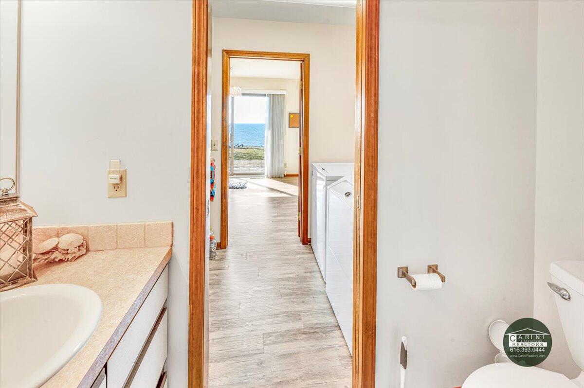 6467 Lakeshore Drive
