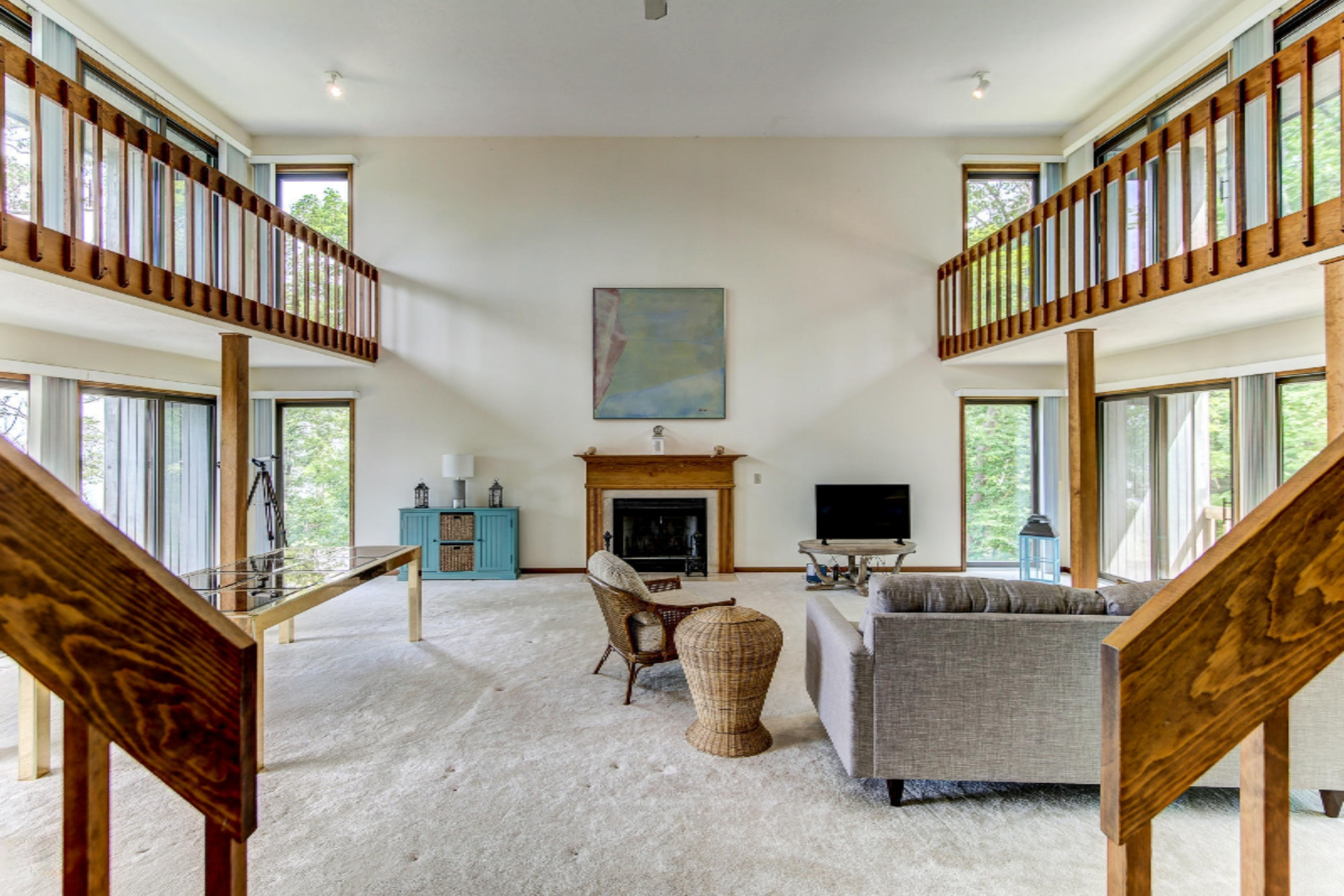 6467 Lakeshore Drive