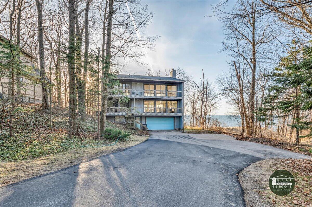 6467 Lakeshore Drive