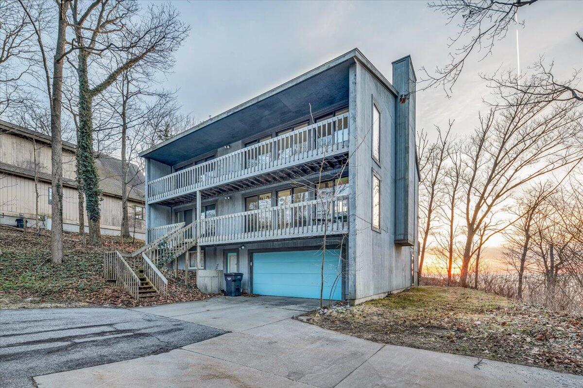 6467 Lakeshore Drive