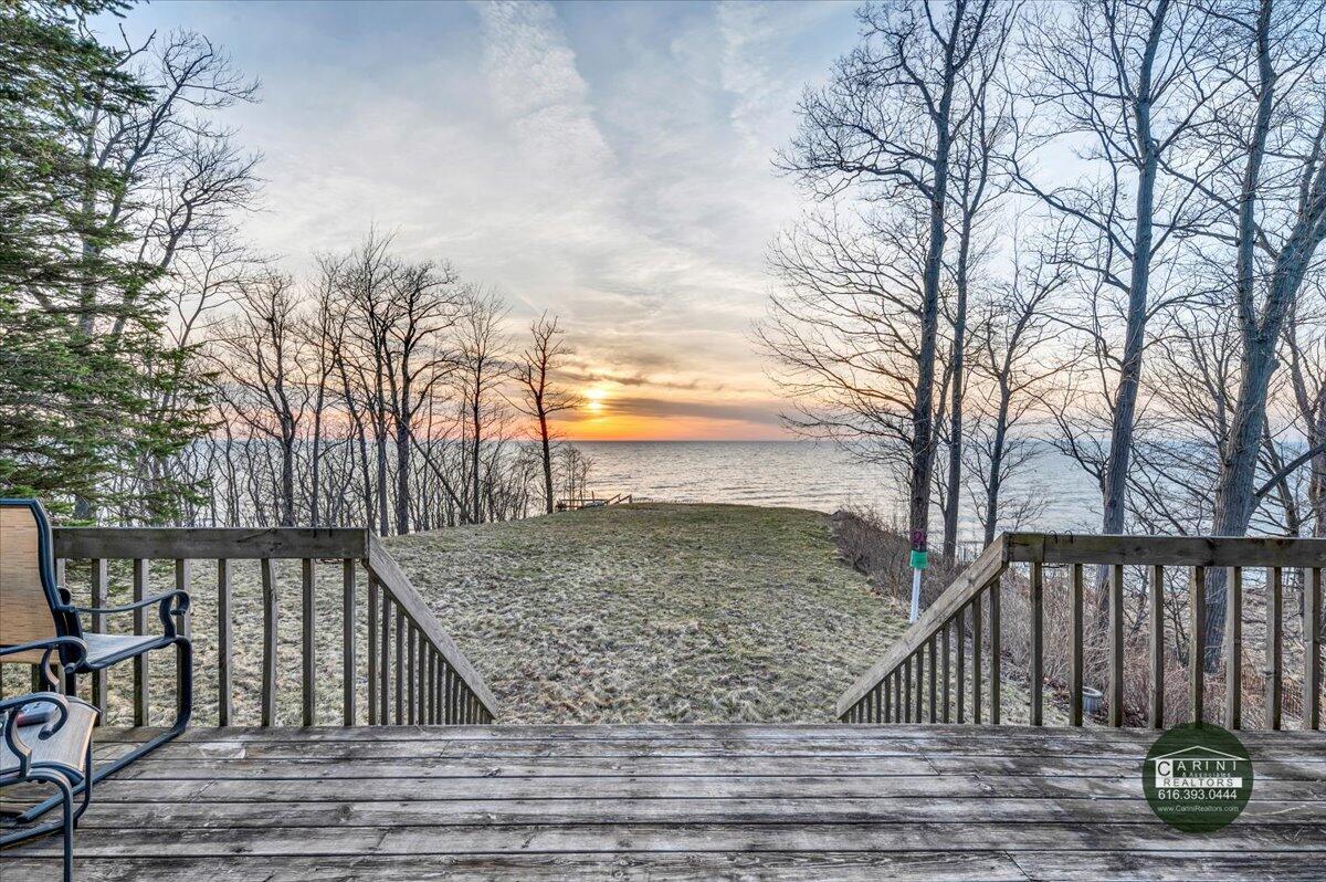 6467 Lakeshore Drive
