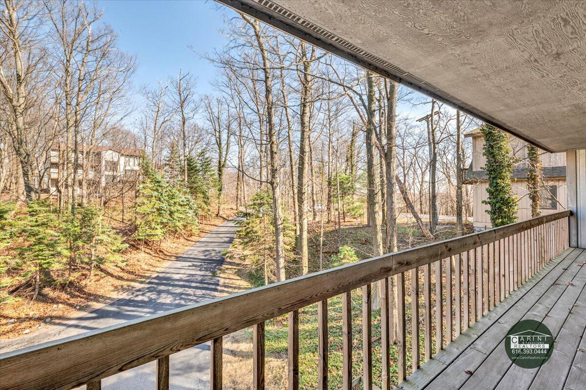 6467 Lakeshore Drive