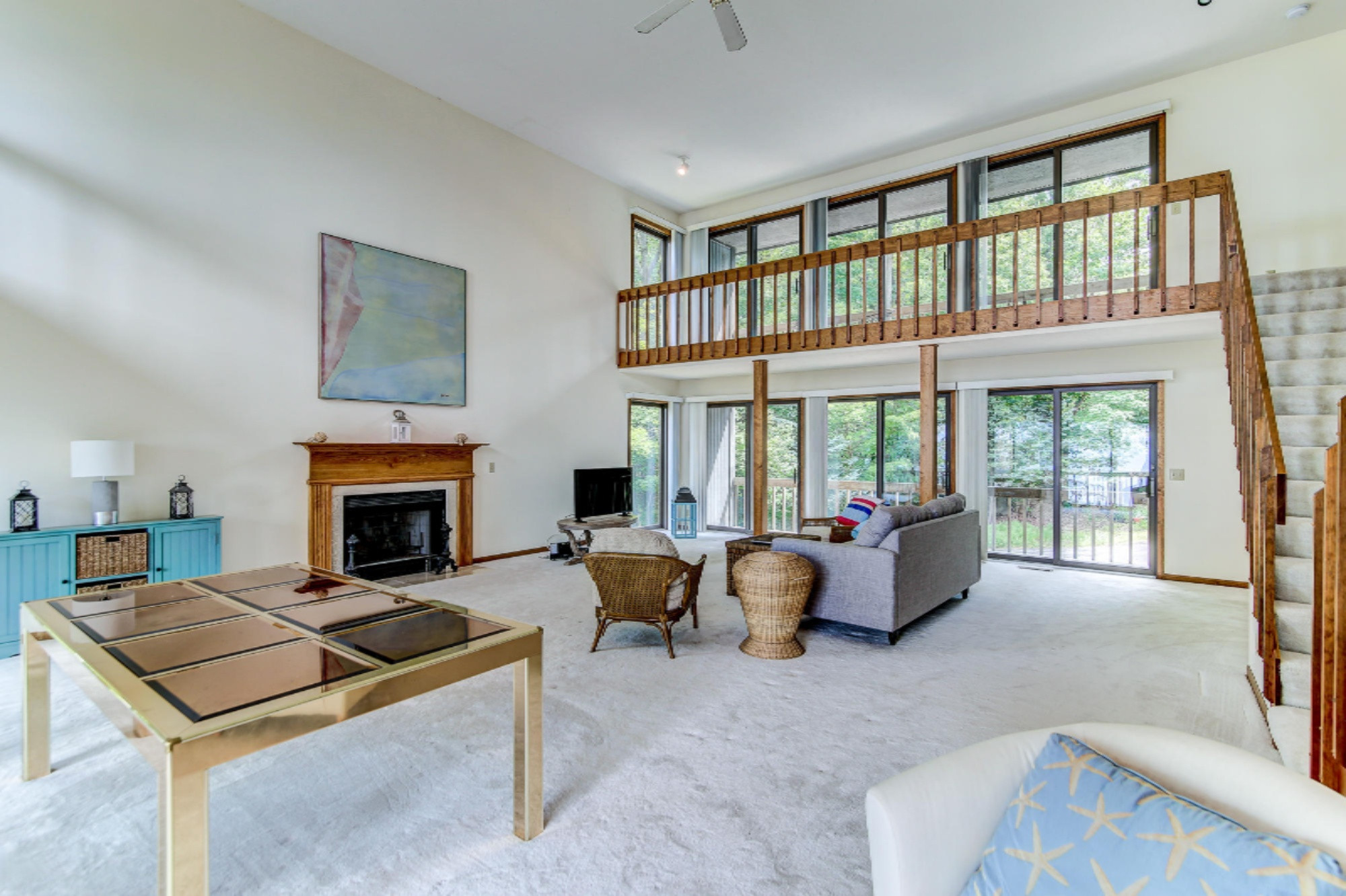6467 Lakeshore Drive