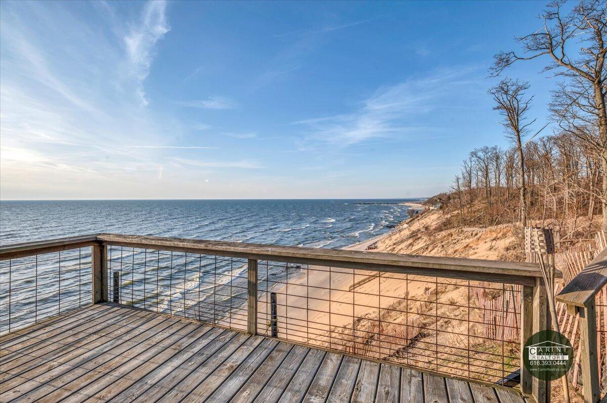 6467 Lakeshore Drive