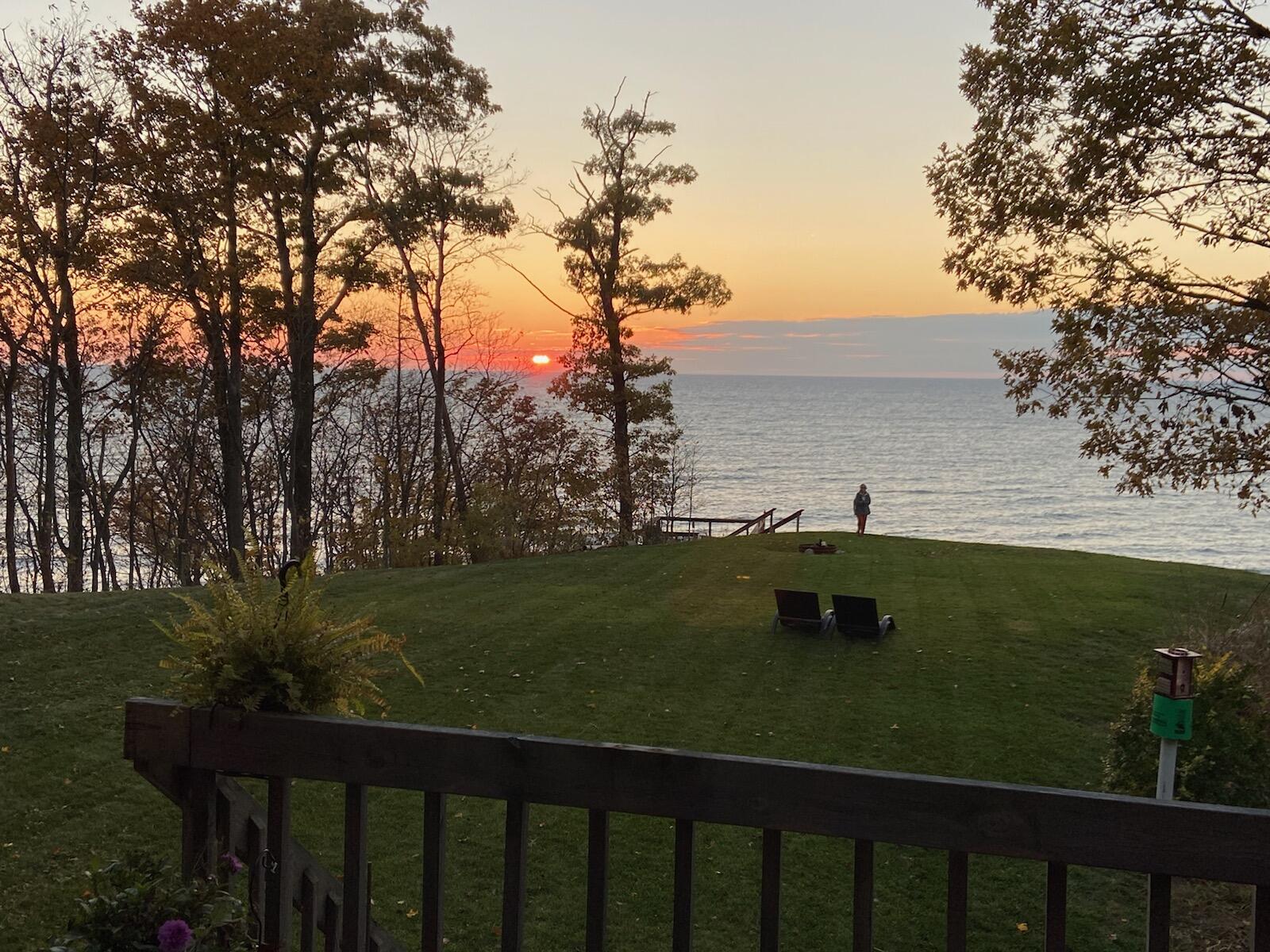 6467 Lakeshore Drive
