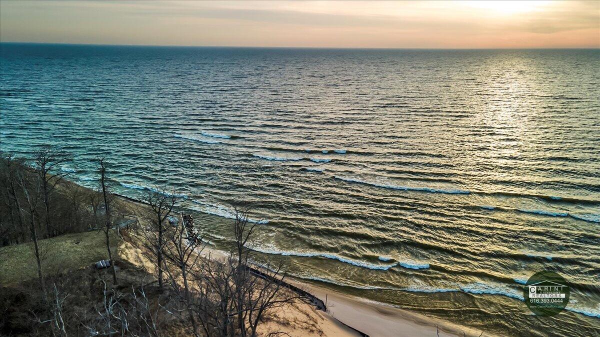6467 Lakeshore Drive
