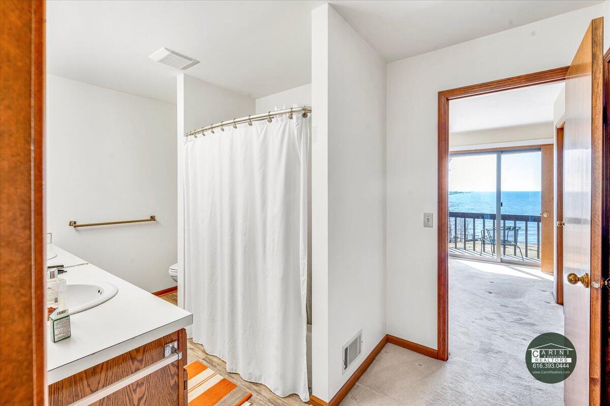 6467 Lakeshore Drive