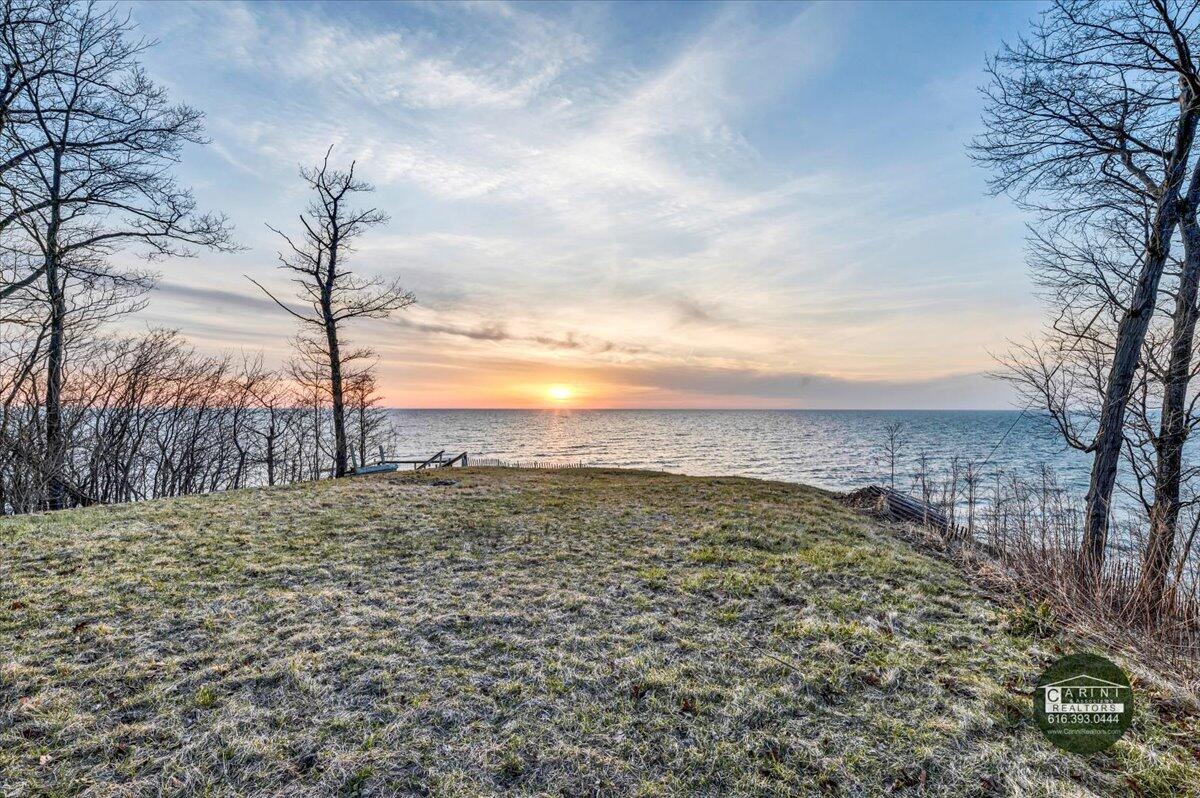 6467 Lakeshore Drive