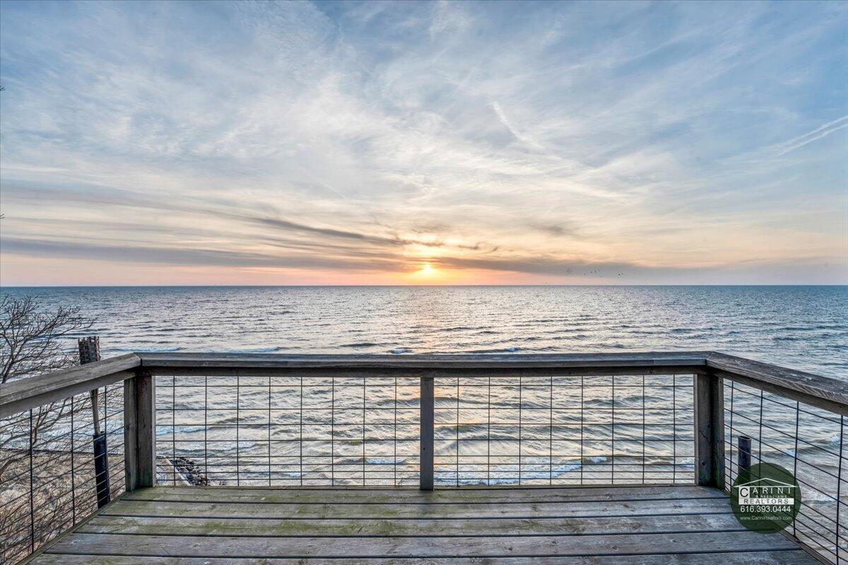 6467 Lakeshore Drive