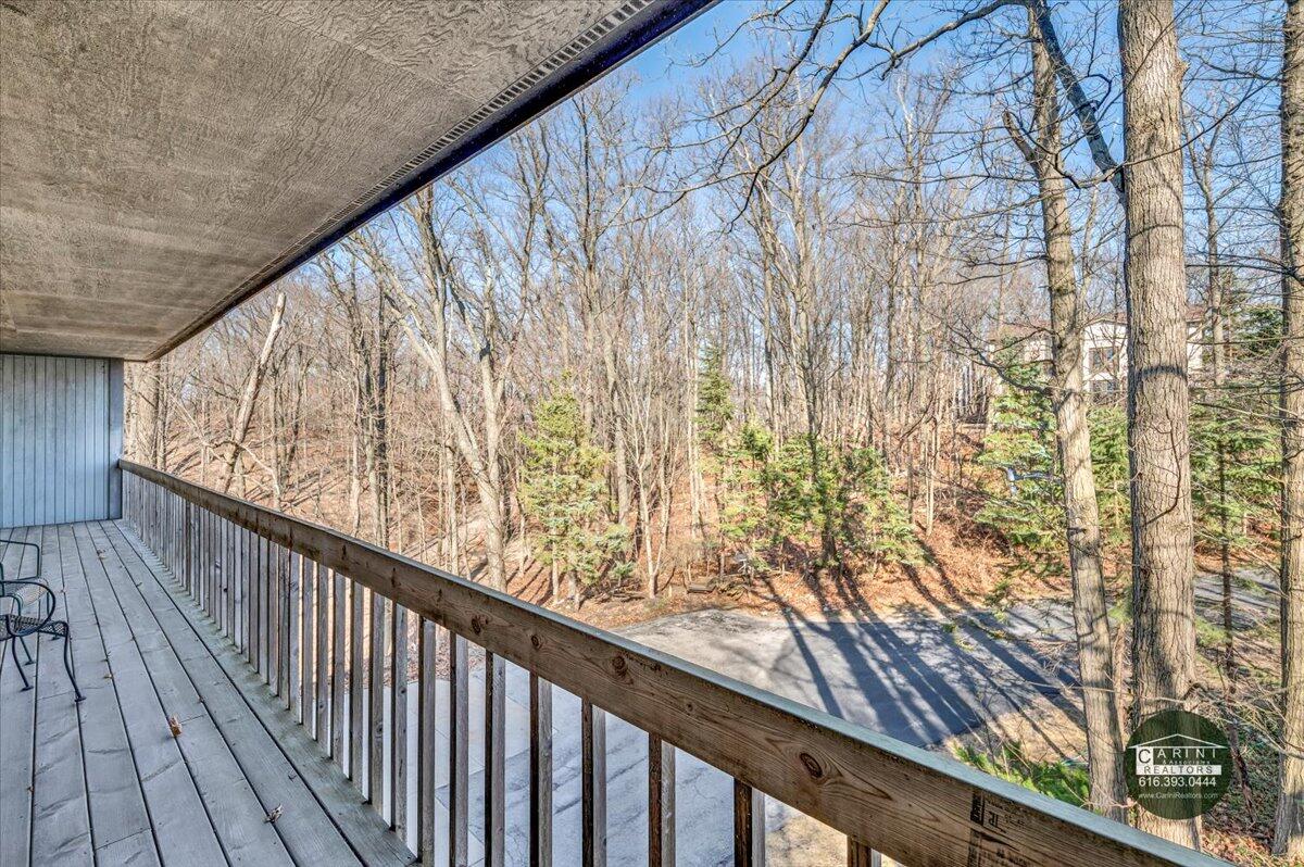 6467 Lakeshore Drive