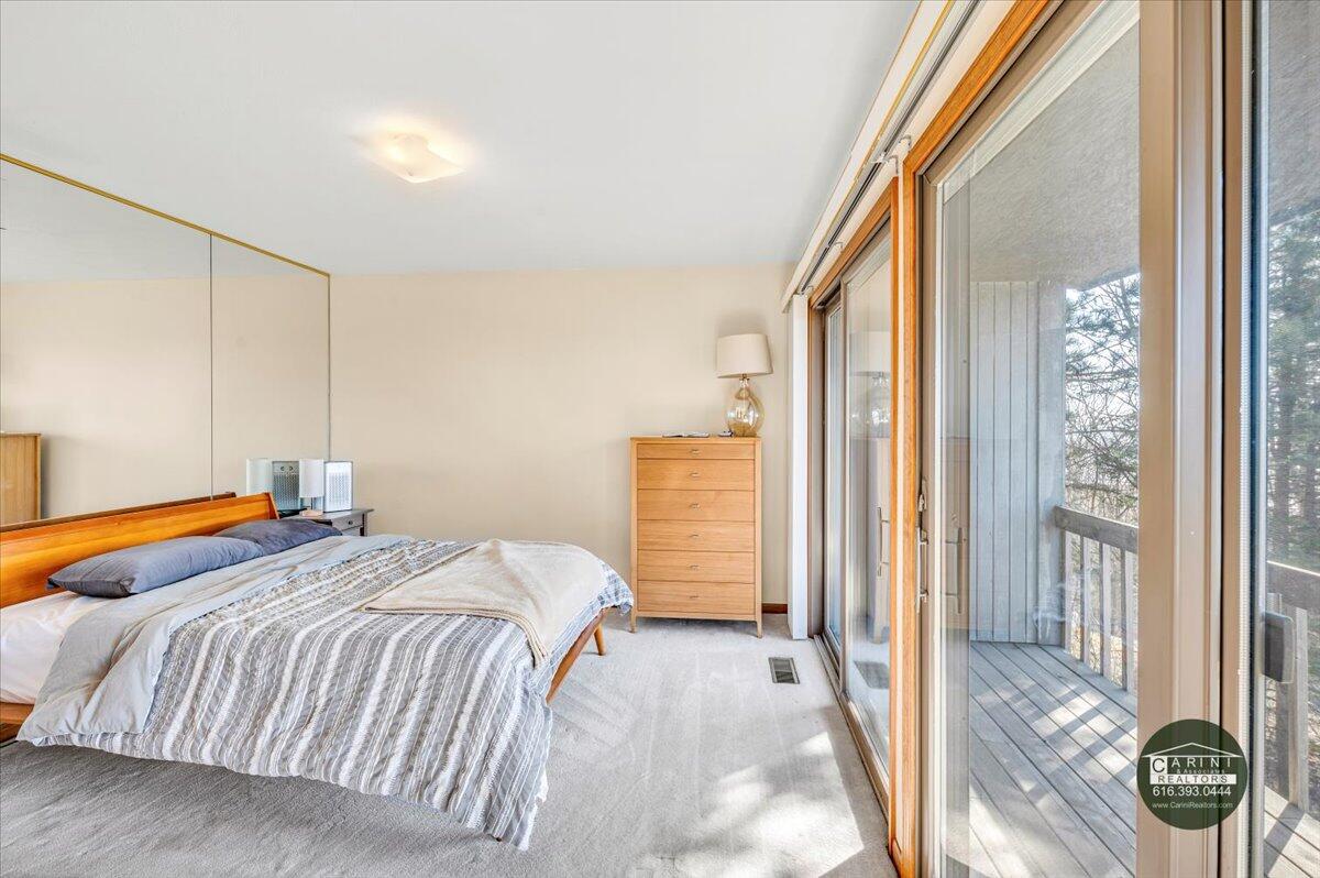 6467 Lakeshore Drive
