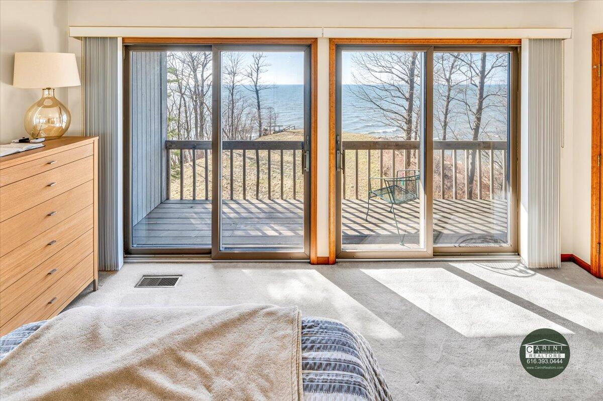 6467 Lakeshore Drive
