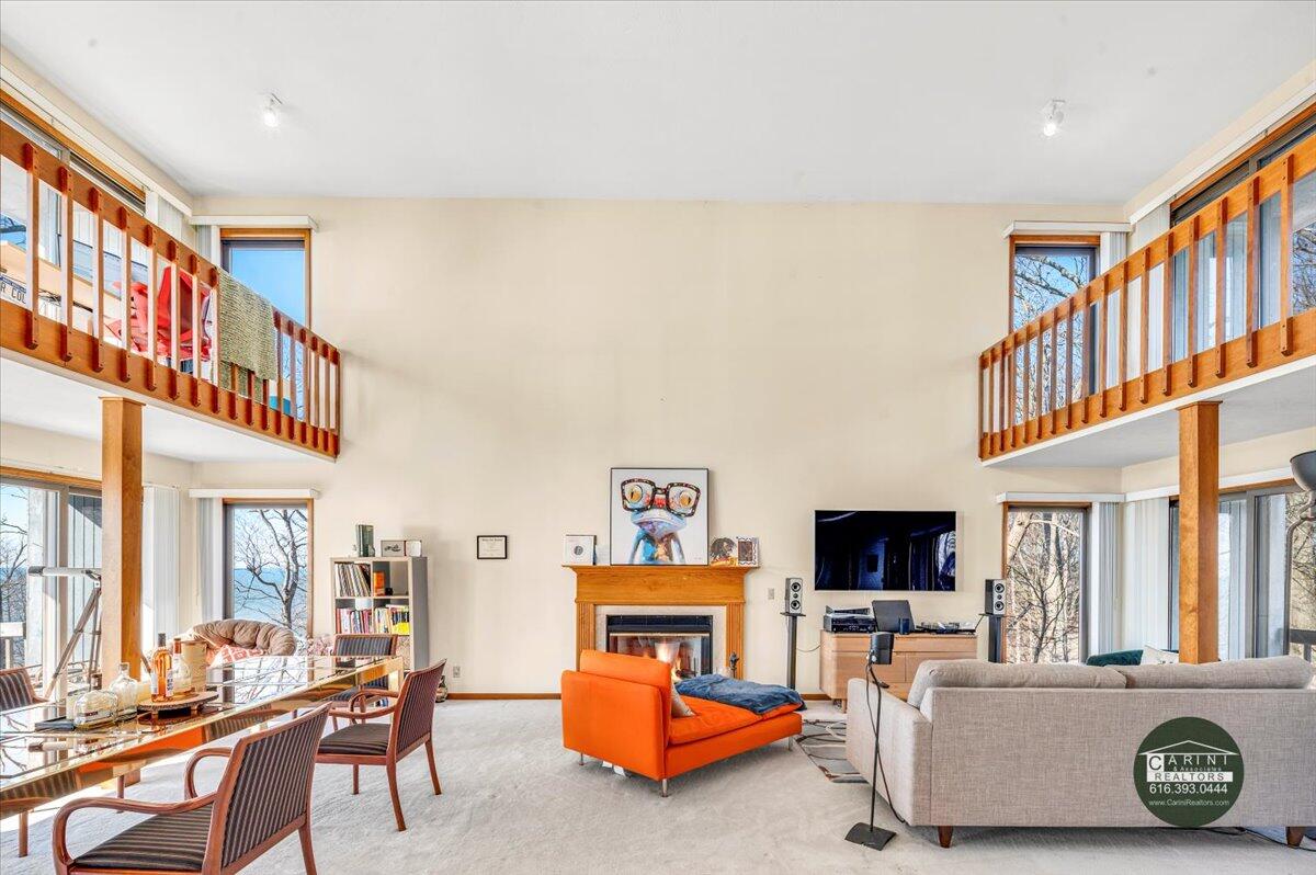 6467 Lakeshore Drive