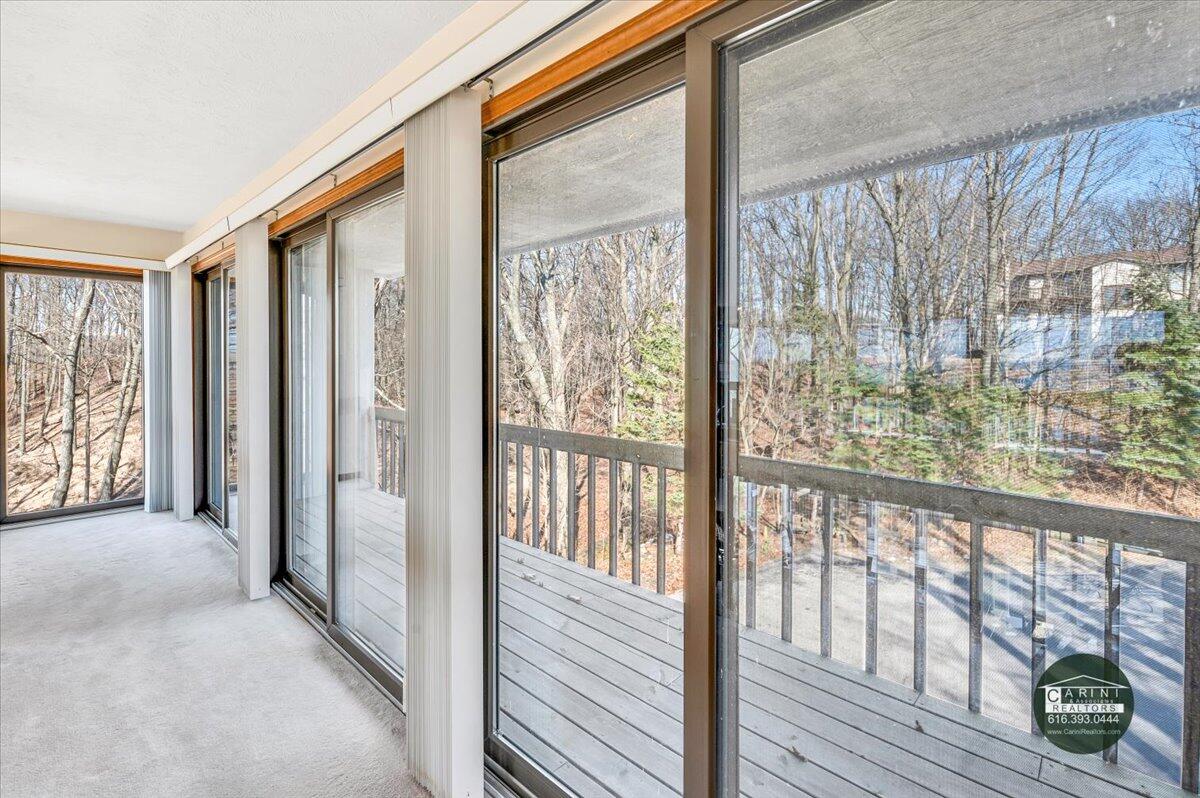 6467 Lakeshore Drive