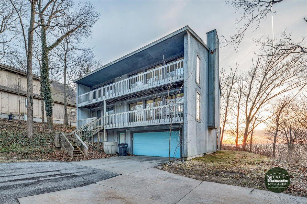 6467 Lakeshore Drive