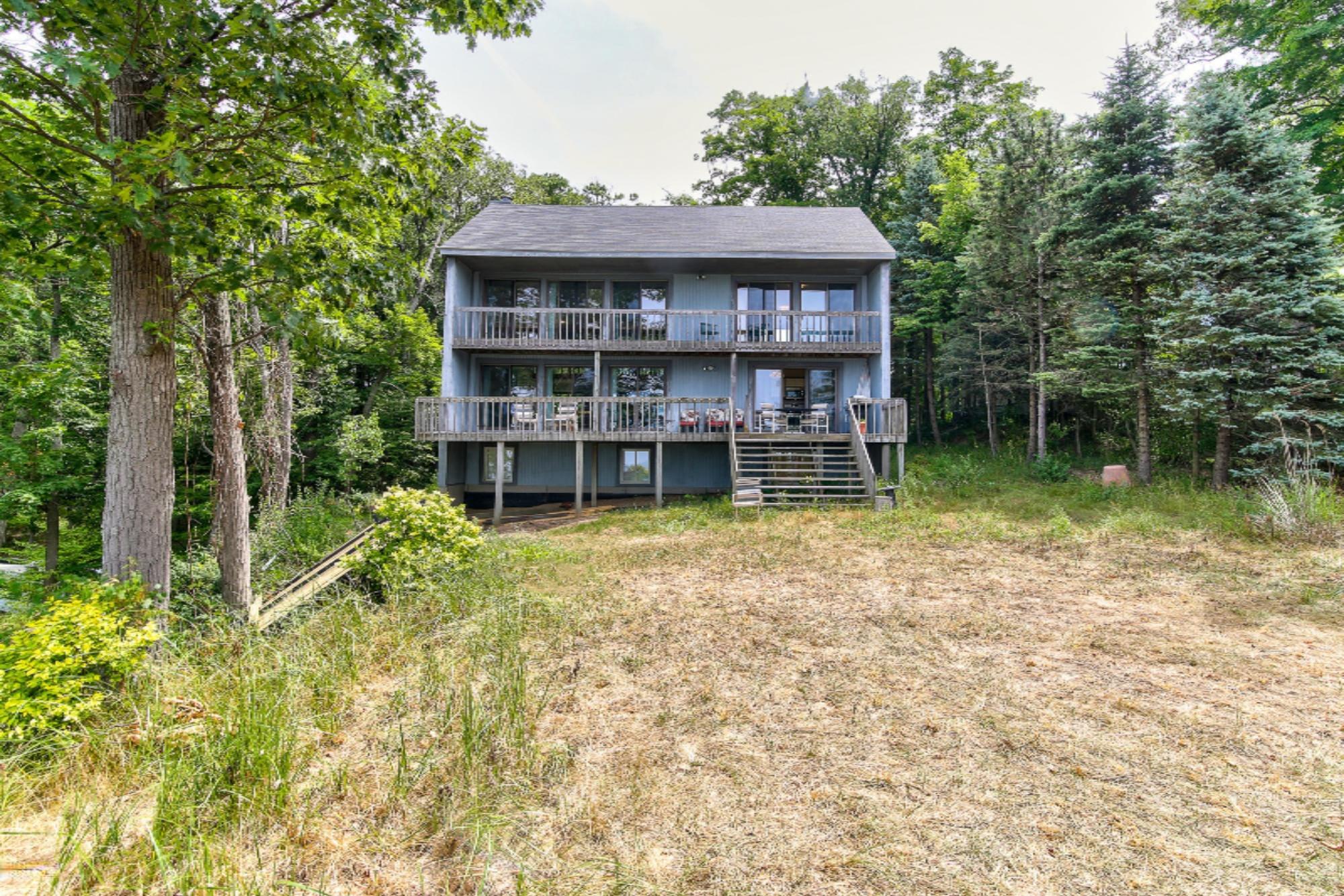 6467 Lakeshore Drive