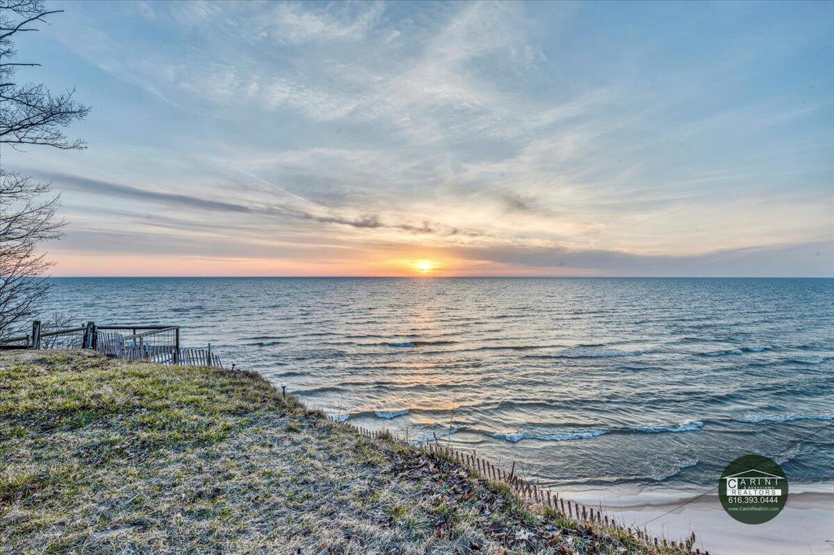 6467 Lakeshore Drive
