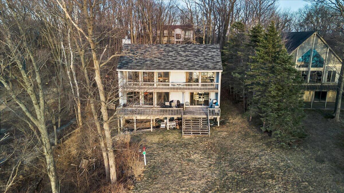 6467 Lakeshore Drive