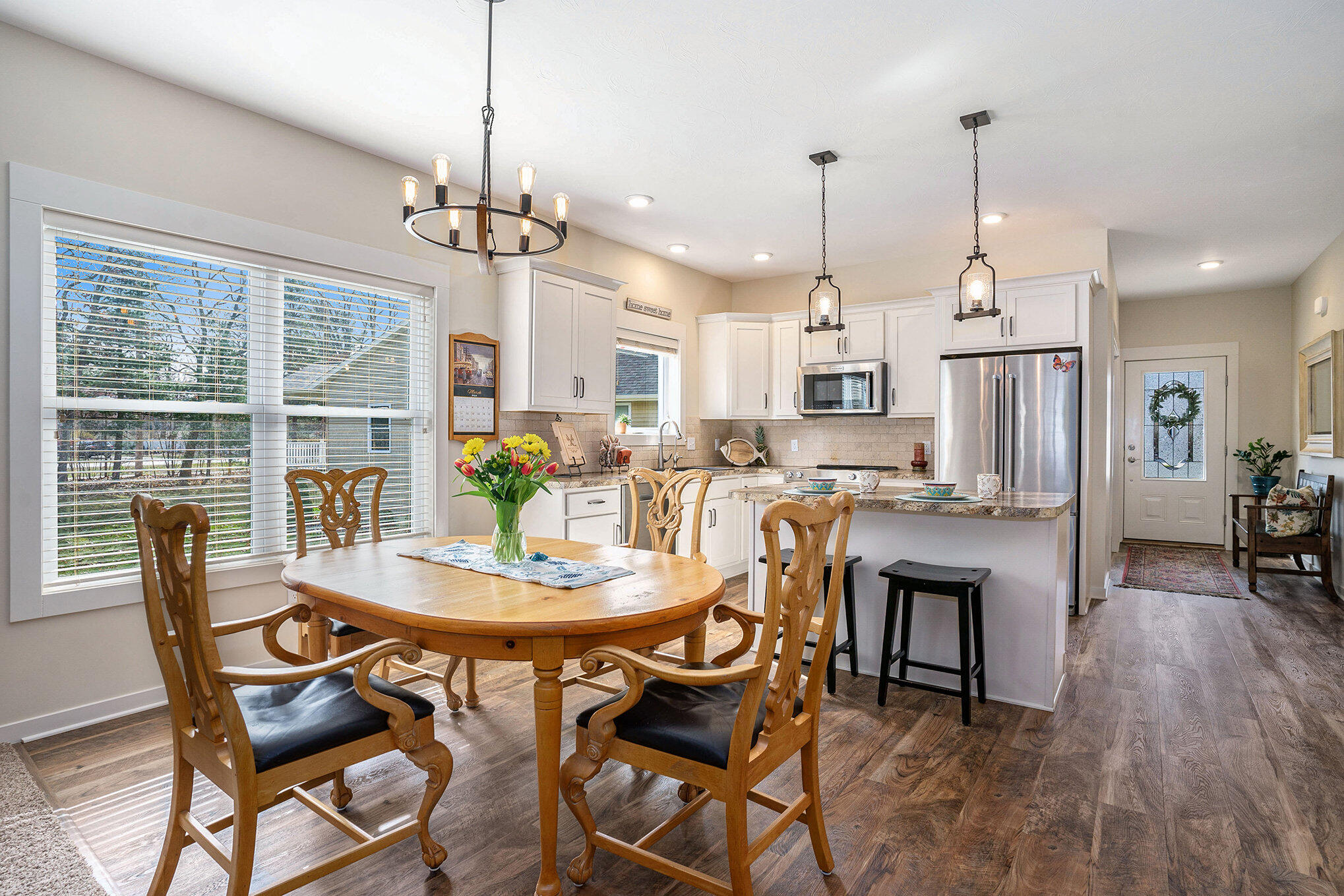 2424 Sawtooth Court, 77
