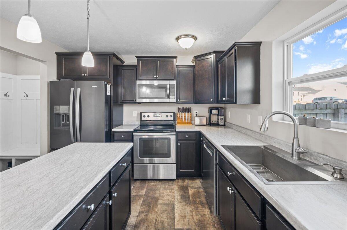 900 View Pointe Drive