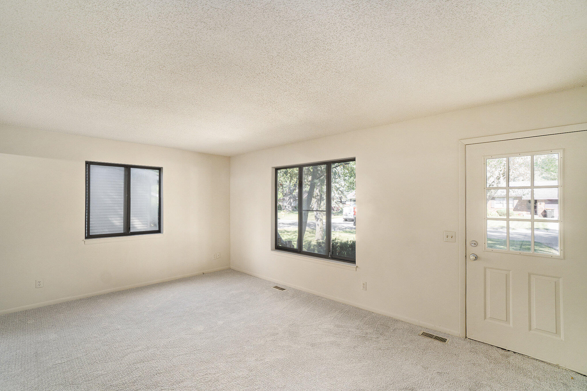 956 Vassar Avenue