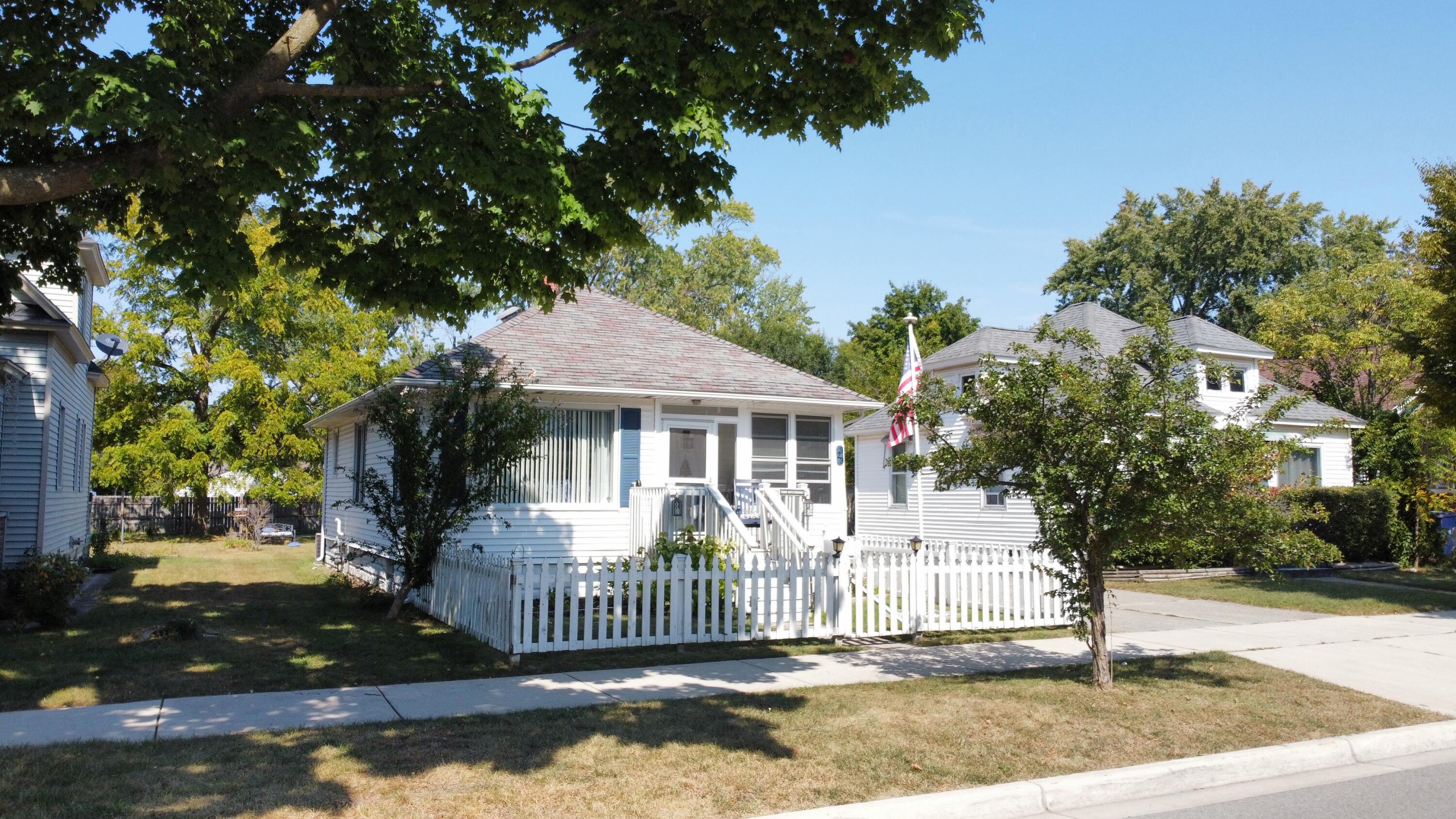 323 W 19th Street