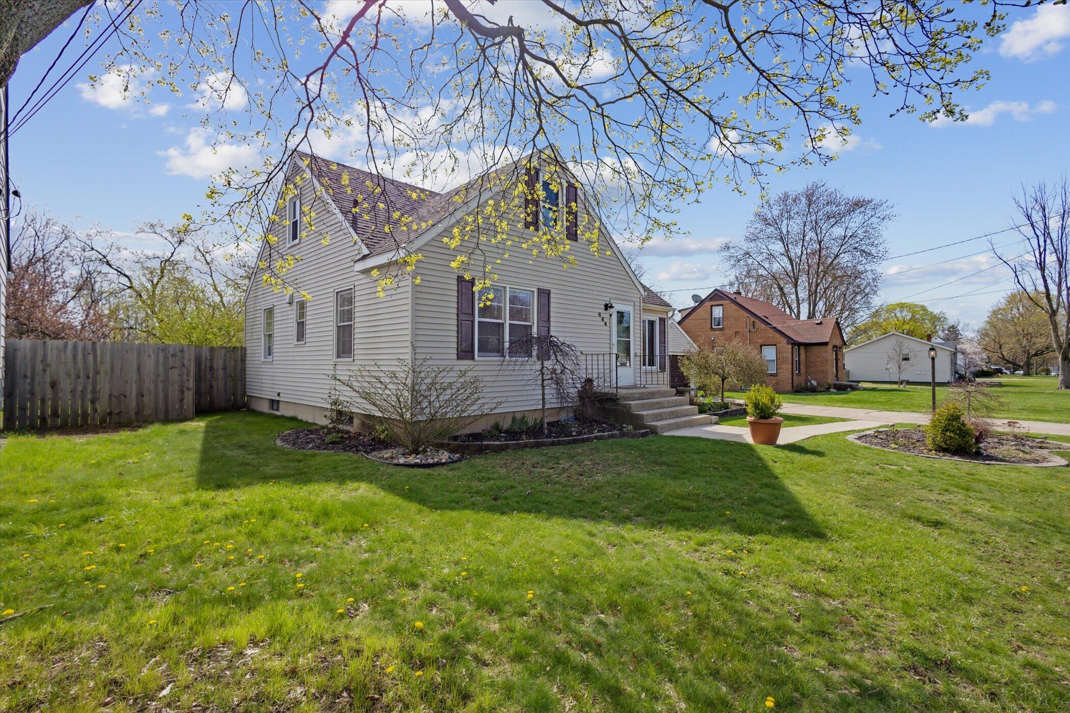 684 Fairfield Avenue NW