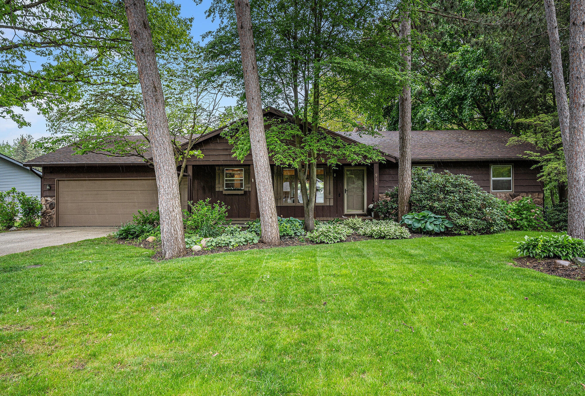 916 N Kingwood Court