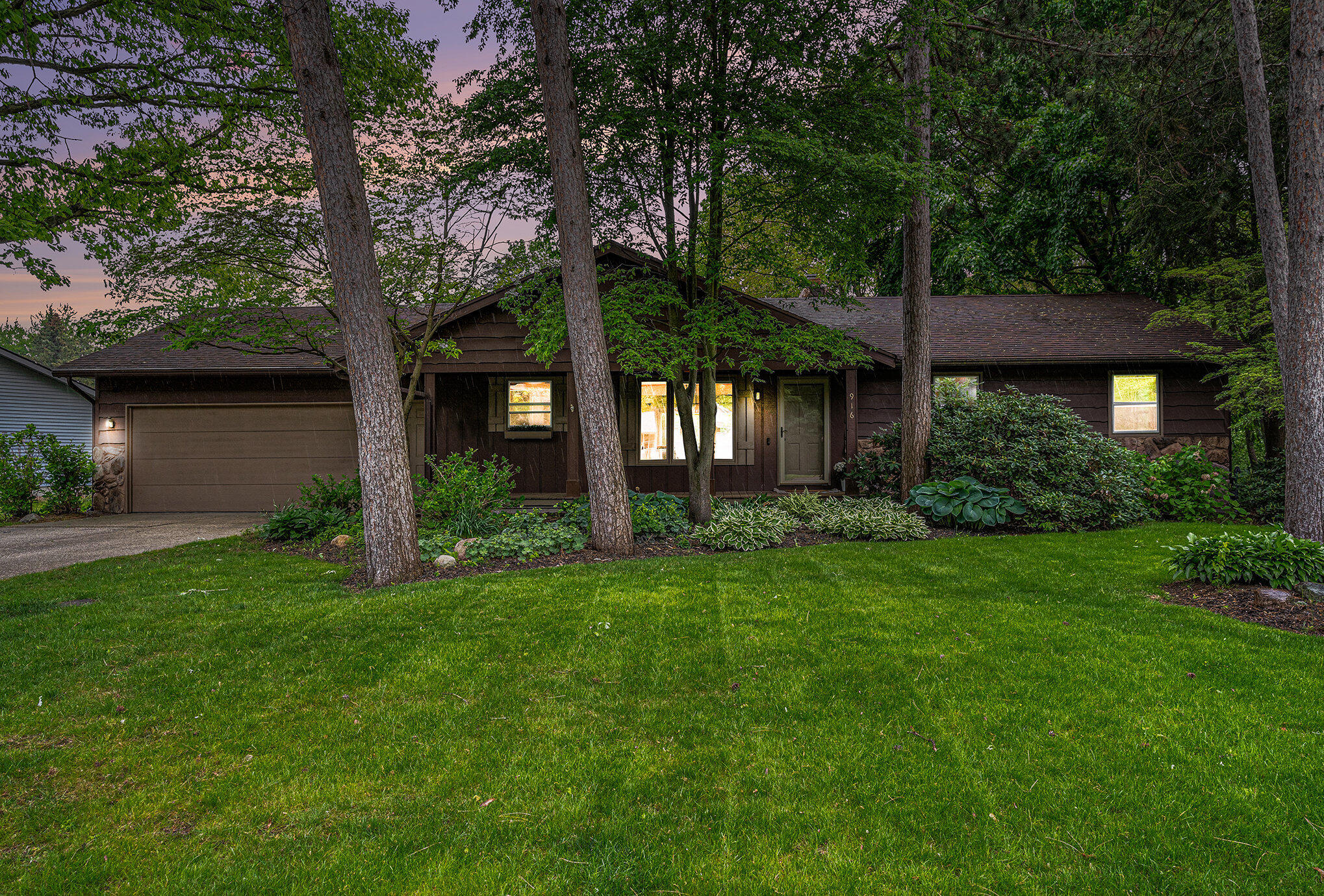 916 N Kingwood Court