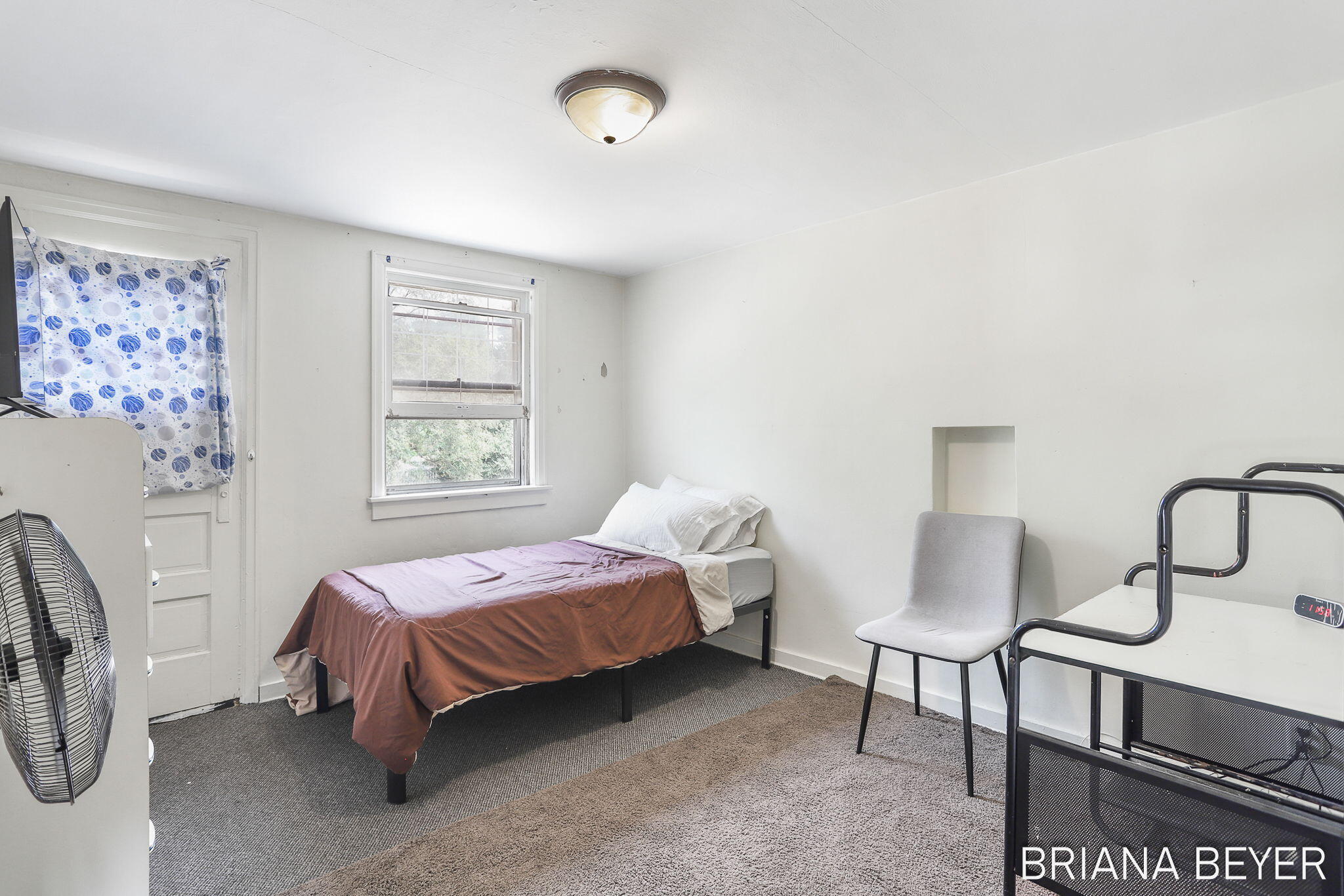 89 E Lakewood Boulevard