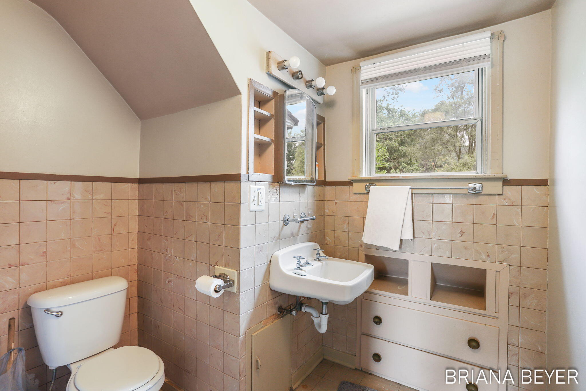 89 E Lakewood Boulevard