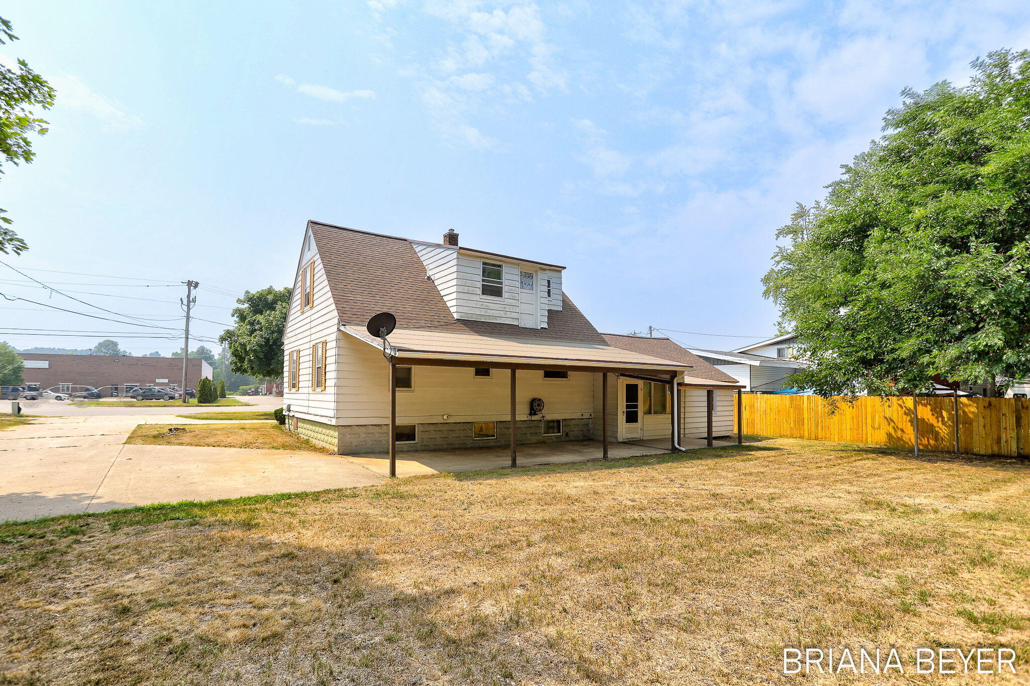 89 E Lakewood Boulevard