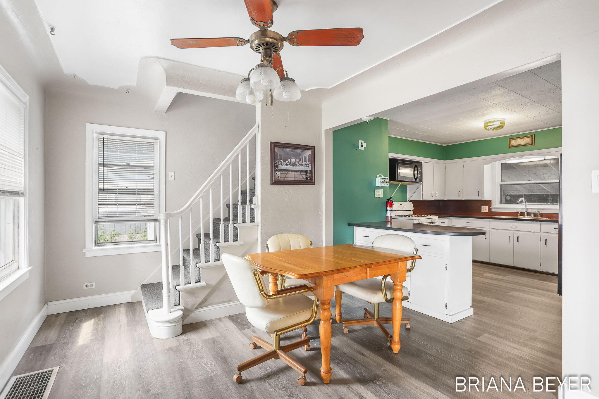 89 E Lakewood Boulevard