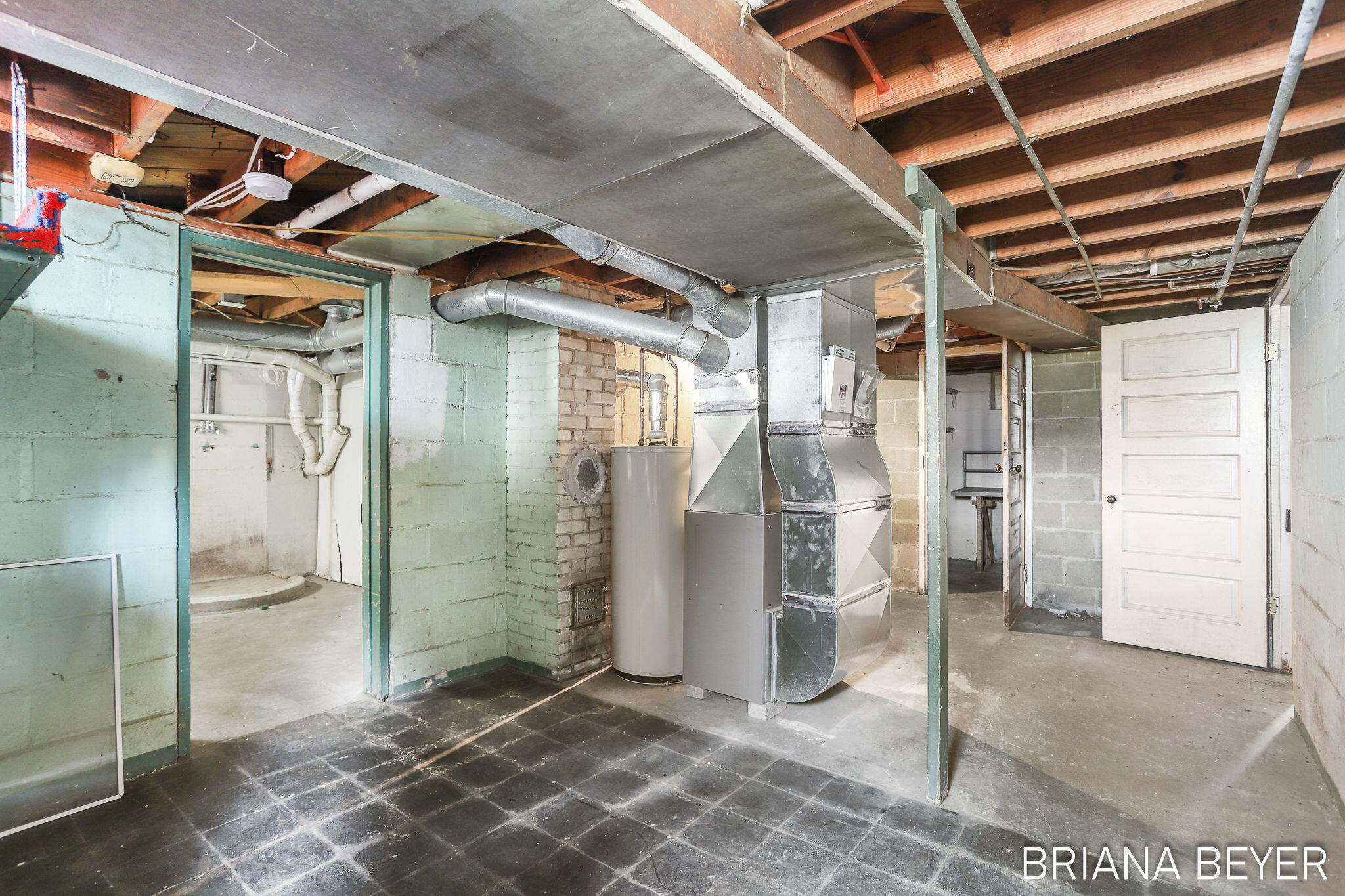 89 E Lakewood Boulevard