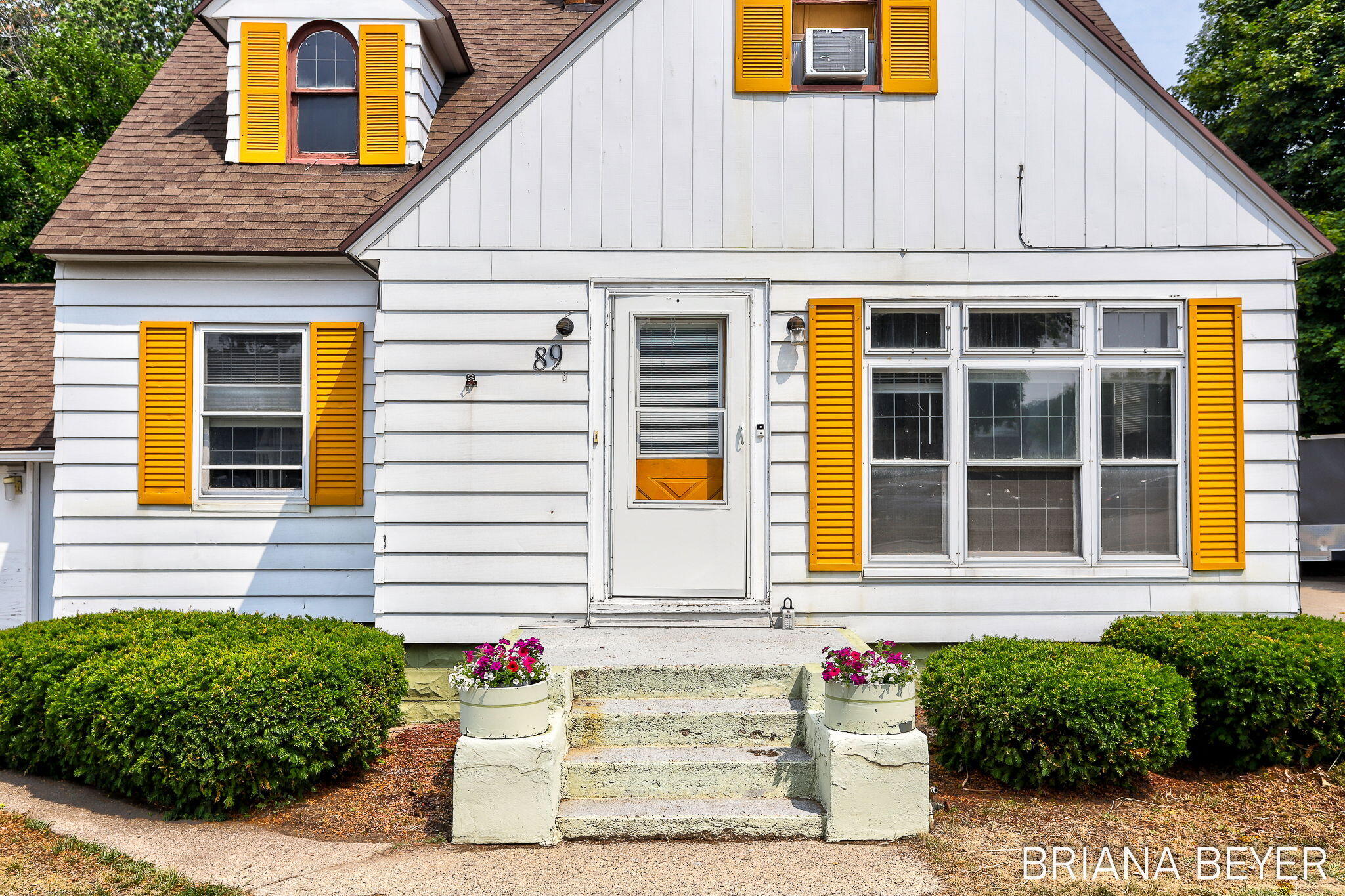 89 E Lakewood Boulevard