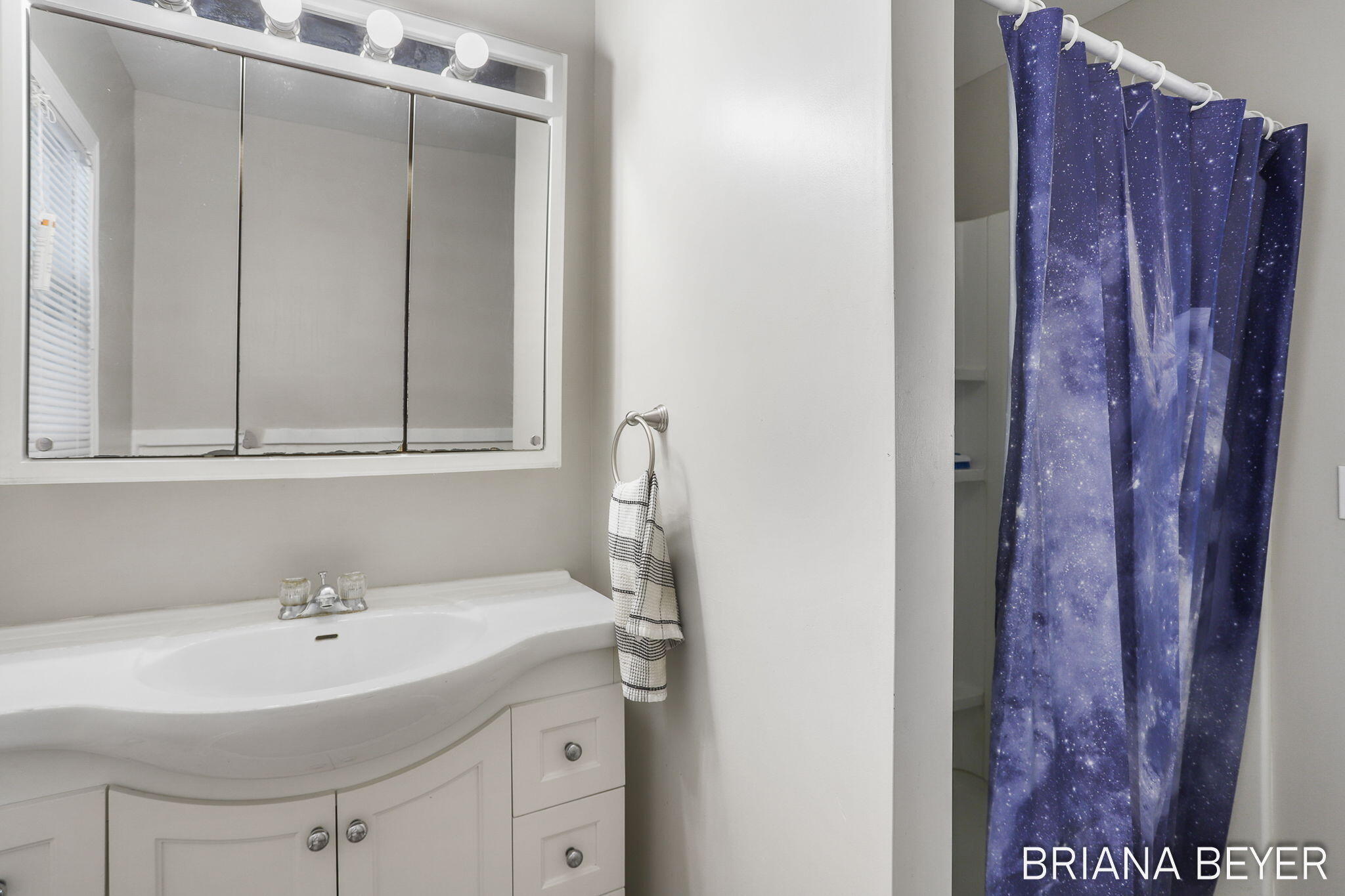 89 E Lakewood Boulevard