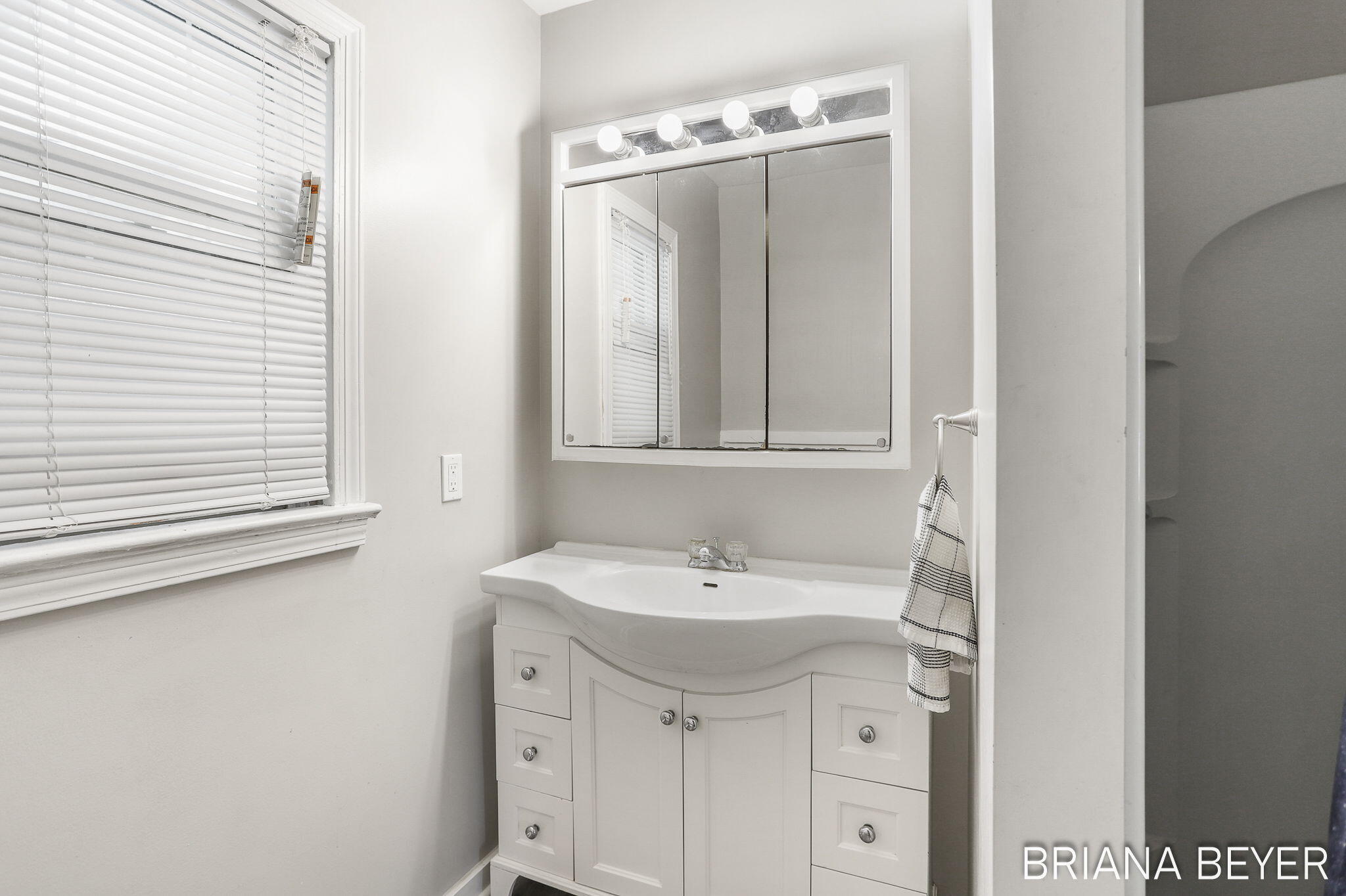89 E Lakewood Boulevard
