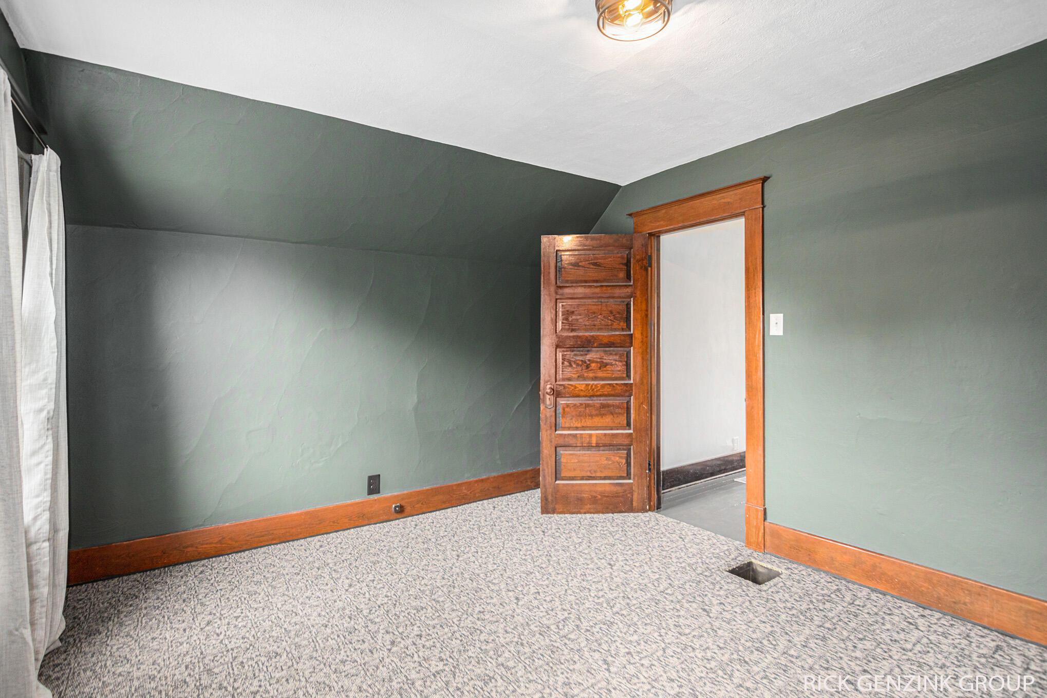 299 W 18th Street