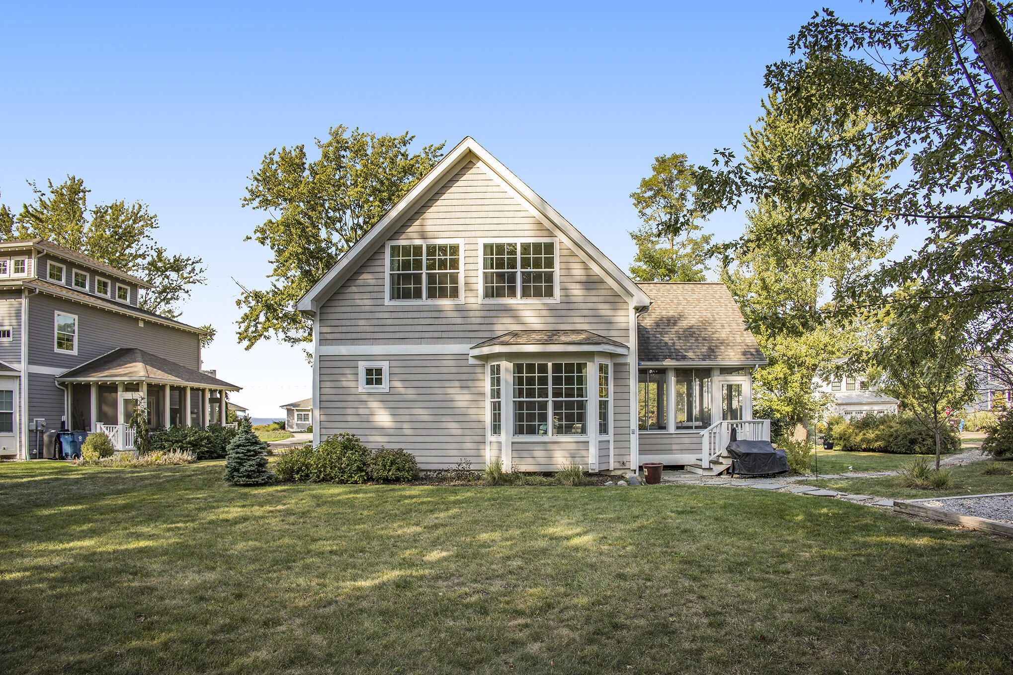 475 Lakeshore Drive