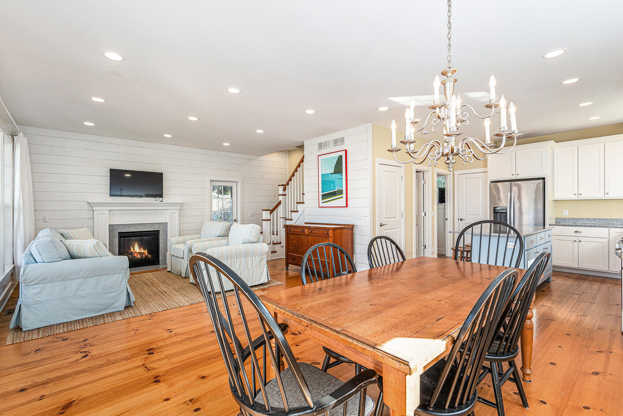 475 Lakeshore Drive